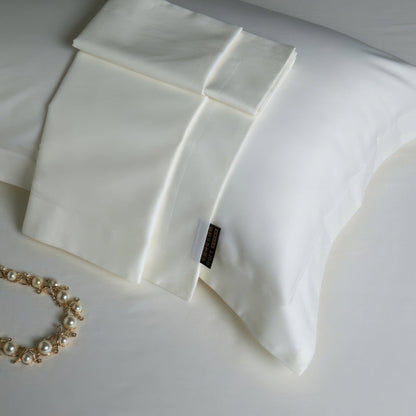 Minimalist White Bedding Set for Hotels, Guest Rooms & Homes | Dreamis